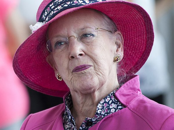 Королева Дании неожиданно объявила об отречении от престола: пошла по пути Ельцина