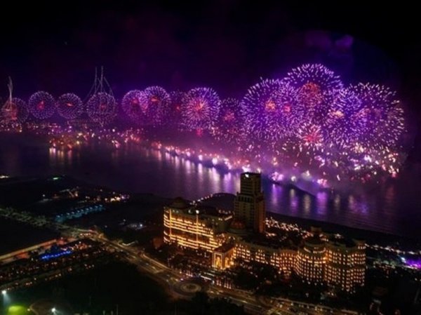 Новогодний фейерверк в ОАЭ побил сразу два рекорда