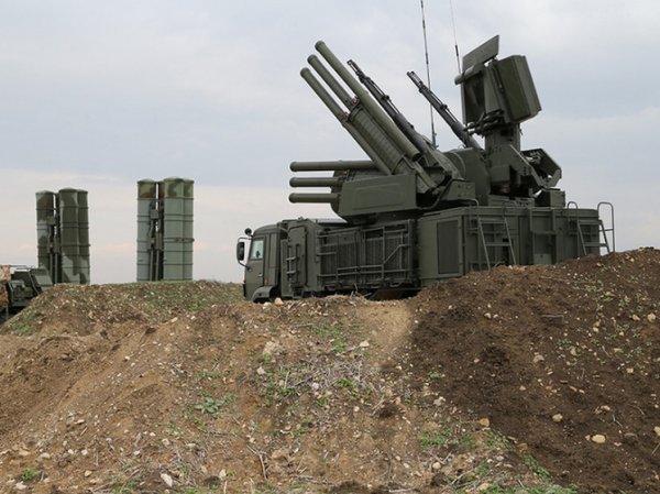 Над Белгородом продолжает работать ПВО