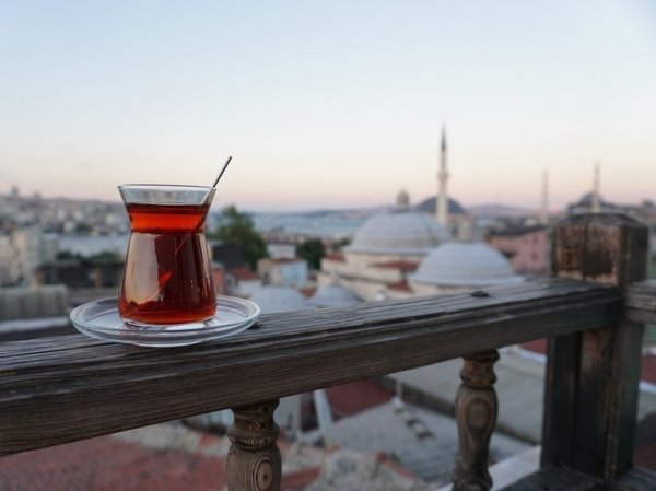 Пиво и лотереи: как россияне отмечали Новый год в Турции