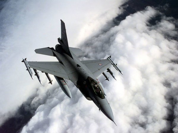 На Украине уже готовят аэродромы под истребители F-16