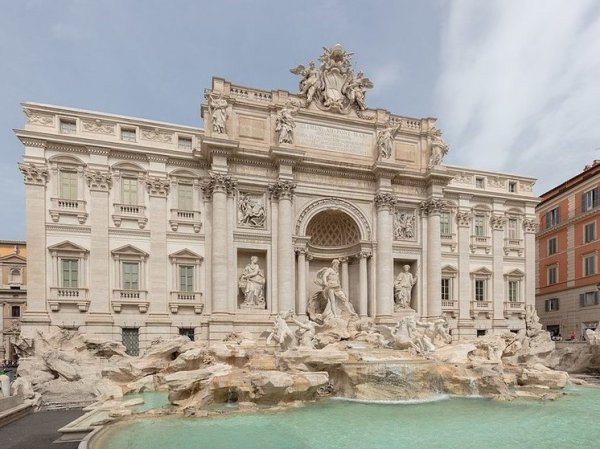 Туристы набросали монет на 1,6 млн евро в знаменитый римский фонтан