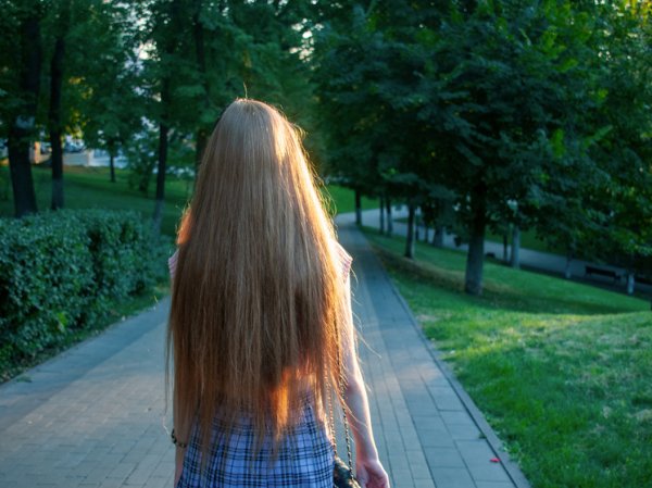 Эксперты рассказали как быстро отрастить длинные волосы