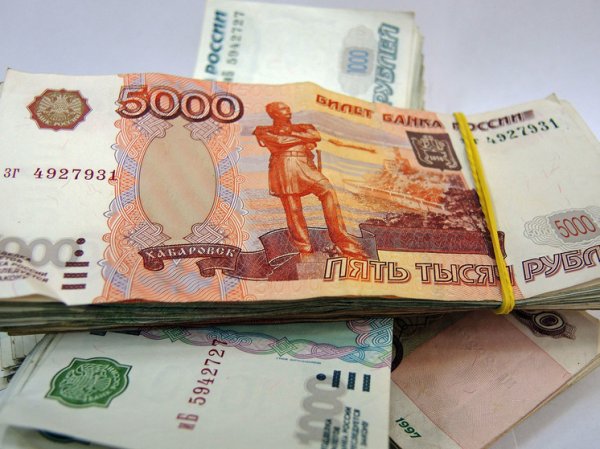 Объяснен вернувшийся к россиянам страх хранения сбережений на карточке