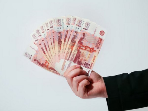 Выигравших миллиард рублей россиян завалили просьбами поделиться