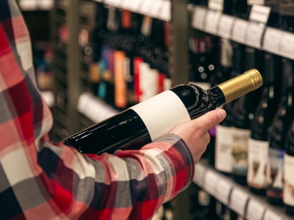 Стало известно, когда из магазинов пропадут недорогие импортные вина