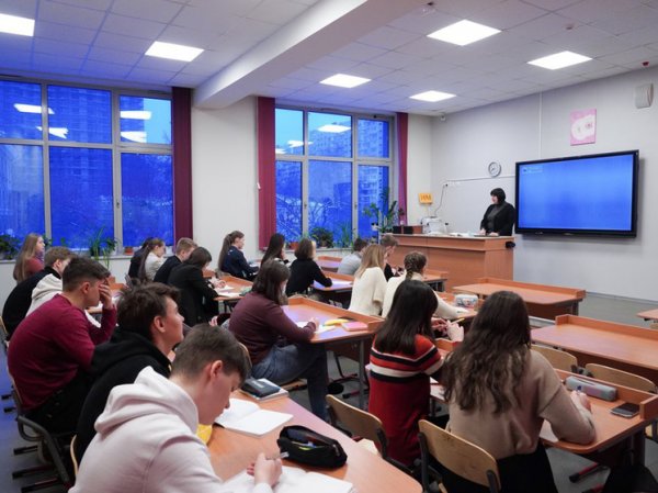 Саратовцы назвали нехватку учителей и «двухсменку» главными проблемами школ
