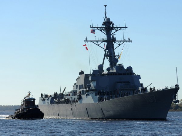Война в Красном море: американский военный корабль чудом отбил ракетное нападение