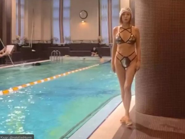 57-летняя российская певица похвасталась фигурой в откровенном бикини