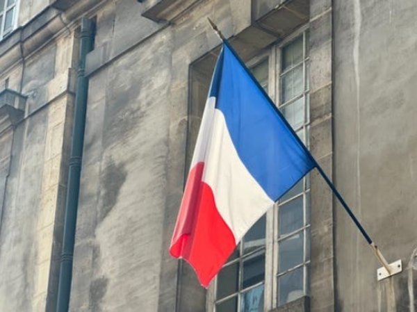 В Париже требуют снять санкции с России: Франции нужен дешеёвый газ