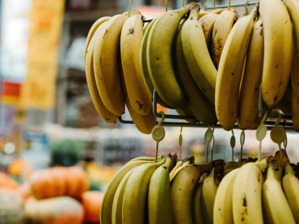 Названы серьезные последствия запрета Россией эквадорских бананов и гвоздик