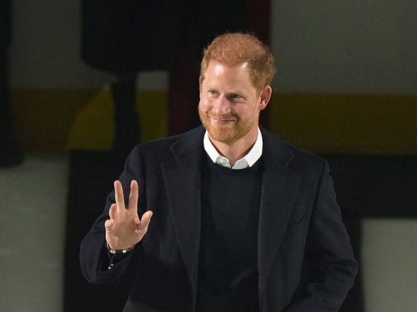 The Times: принц Гарри прибыл в Великобританию без жены