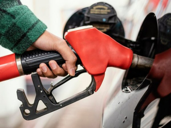 «Дешевле воды»: энергетики рассказали, сколько будет стоить бензин