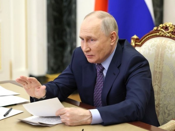 Путин поручил продлить выставку "Россия" до 8 июля