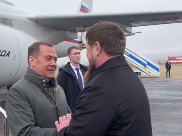 Раскрыты цели визита Медведева в Чечню