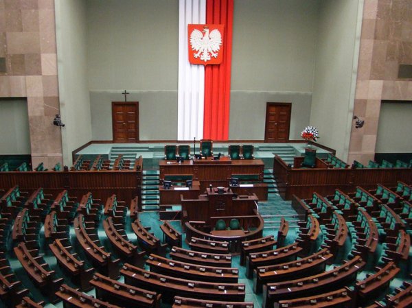 В Польше расследуют использование правительством шпионской программы Pegasus