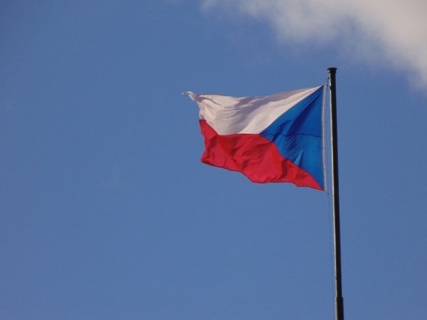 Чехия продлевает запрет на выдачу виз гражданам РФ и Белоруссии