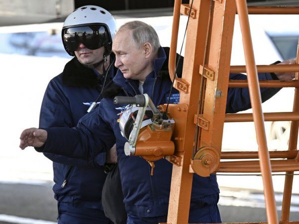 Авиационный медик рассказал, что у Путина проверяли перед полетом на Ту-160