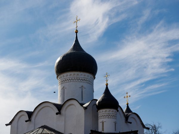 Сторонники УПЦ выгнали раскольников из захваченного храма в украинском Вышгороде