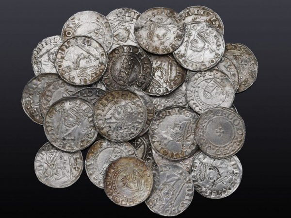 Клад из англосаксонских саксонских монет ушел за огромную сумму