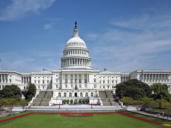 Politico: в США конгрессмены все больше призывают к диалогу с Россией по Украине
