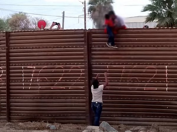 Губернатор Техаса: мы возвели стену на границе из-за неисполнения Байденом обязанностей