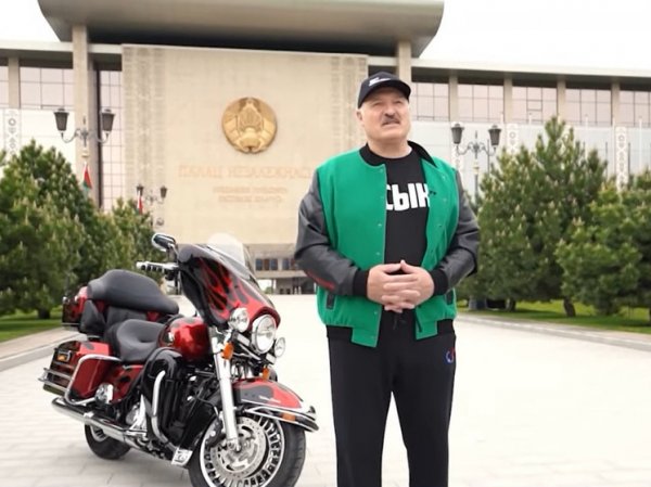 Сотням женщин Лукашенко пообещал раскрыть рецепт драников, которые не болтаются, как 