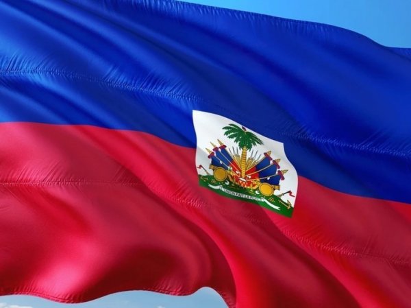Самолет премьер-министра Гаити не смог приземлиться из-за перестрелок