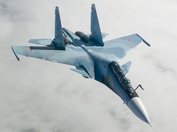 Россия подняла истребитель Су-30 из-за самолетов Британии над Черным морем