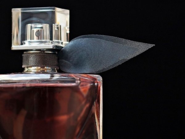 «Аромат колбасы и носков»: у россиянок появились новые парфюмерные пристрастия