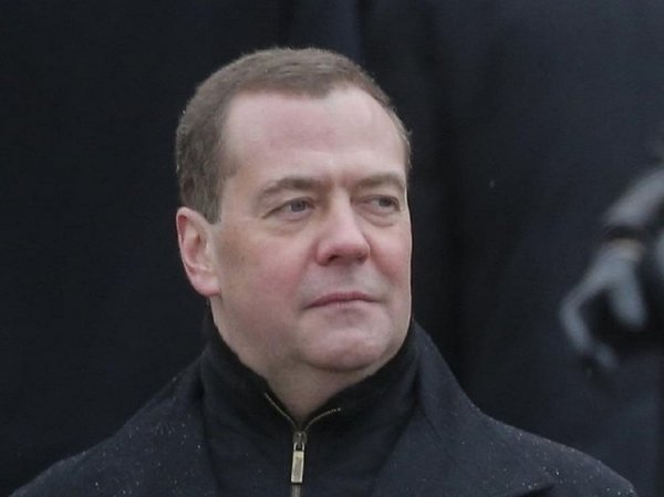 Медведев заявил, что Россия проходит непростые испытания и приближает победу