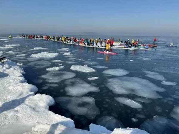 Более двухсот владивостокцев пытались покинуть город на льдине