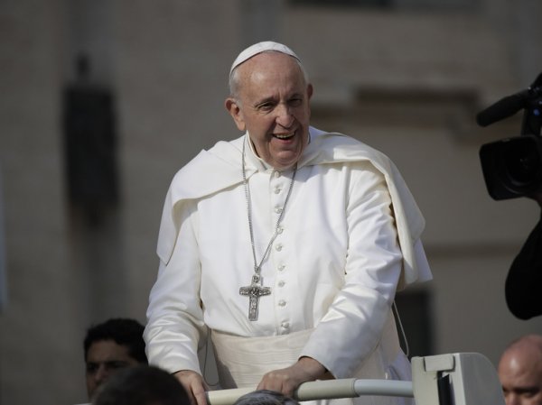 Ватикан объяснил слова папы римского о белом флаге для Украины