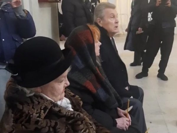 Крутой и Лещенко простились с «мамой»: на похоронах Моргуновой не обошлось без скандала