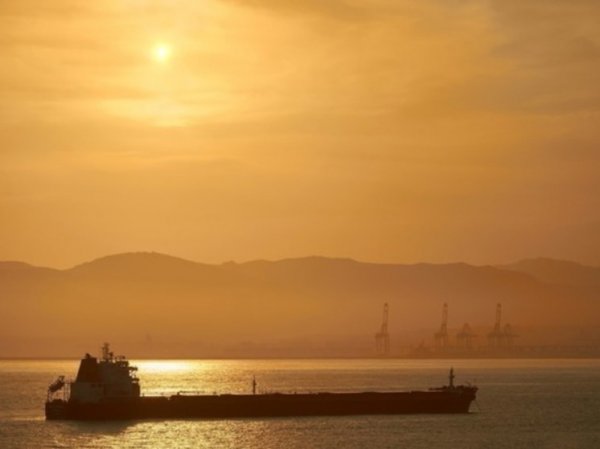 Индия отказывается принимать российские танкеры с нефтью из-за санкций США