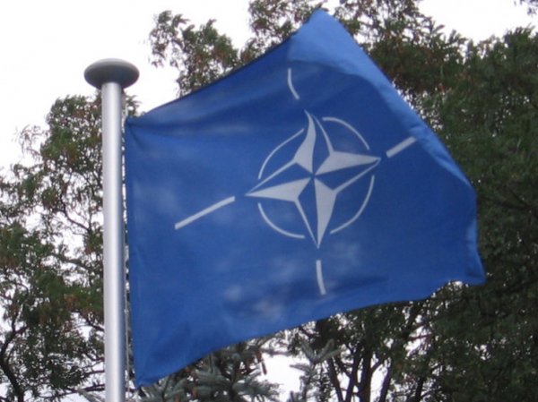 Пресс-секретарь НАТО: альянс осуждает теракт