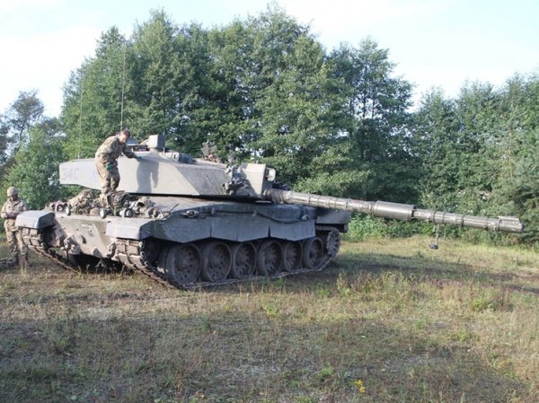 Forbes: британские танки ВСУ мало стреляют и легко вязнут в земле
