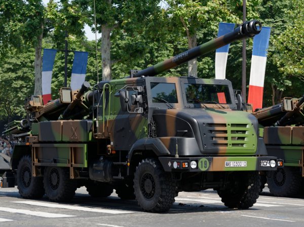 Франция будет отправлять снятую с вооружения военную технику Украине