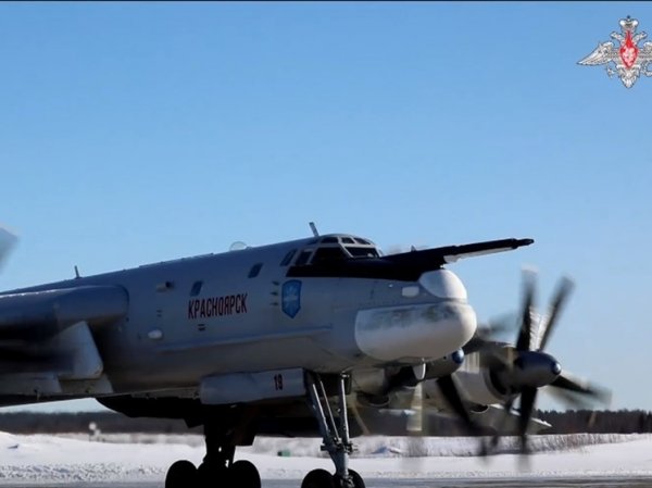 Стало известно о полете ракетоносцев Ту-95МС над двумя морями