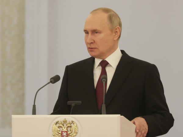 Путин: выпускники в России должны быть уверены в работе по специальности