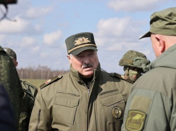 Лукашенко подписал закон о SMS-повестках