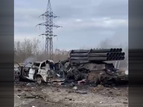 Появились кадры сожженного в центре Харькова реактивного «Урагана»