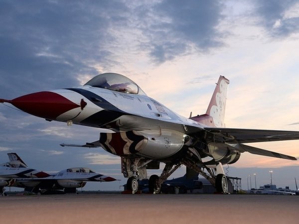 К пилотированию F-16 на Украине могут привлечь ЧВК