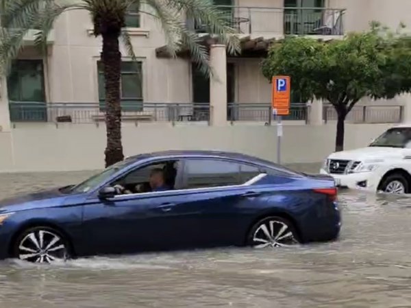 Затопленный мегаполис: потоп в Дубае парализовал жизнь 5000 россиян