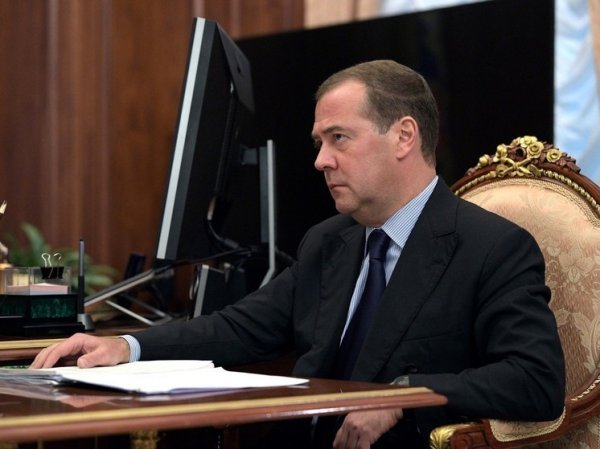 Дмитрий Медведев пожелал США развалиться в гражданской войне