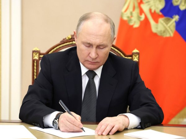 Владимир Путин подписал закон о повышенной оплате за сверхурочную работу